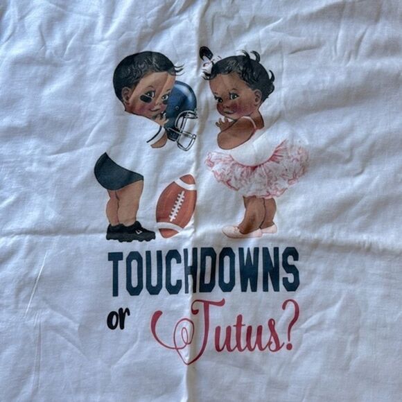 Touchdowns or Tutus Fruit Of The Loom Cotton Tee Tshirt Graphic Size Large - Picture 1 of 4